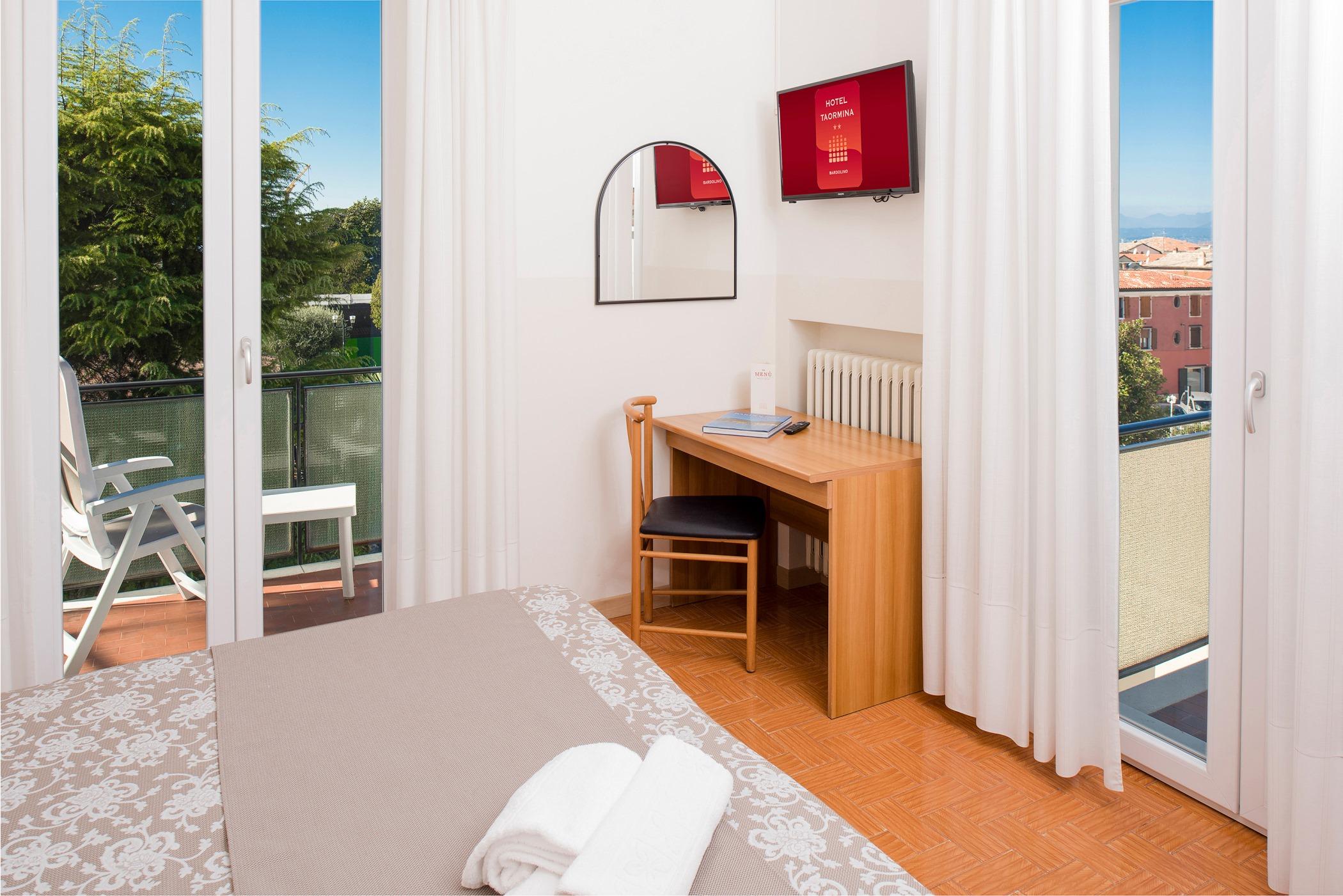 Hotel Taormina Бардоліно Екстер'єр фото