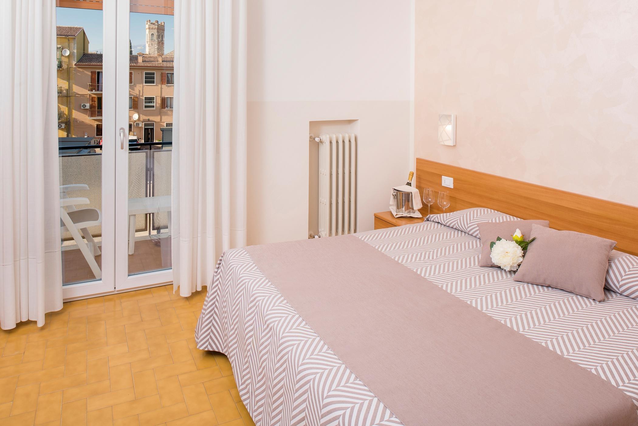 Hotel Taormina Бардоліно Екстер'єр фото