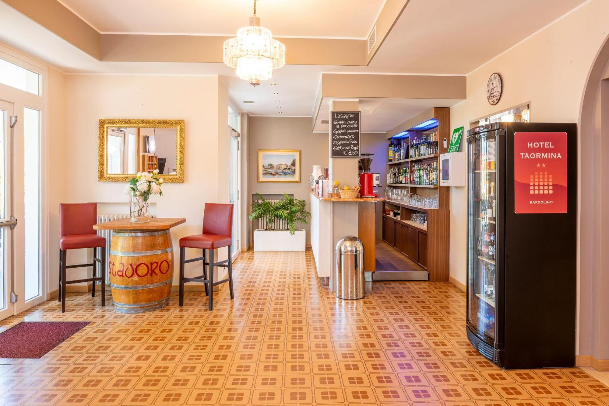 Hotel Taormina Бардоліно Екстер'єр фото