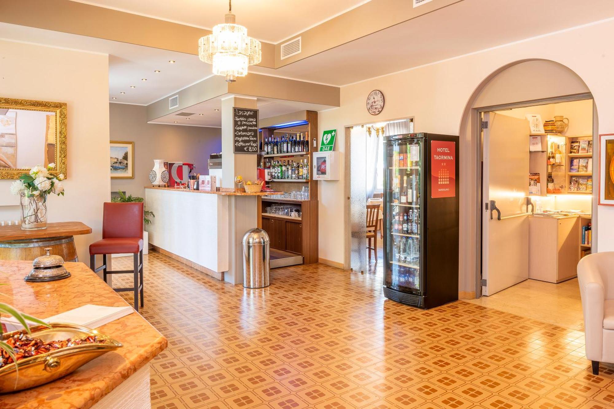 Hotel Taormina Бардоліно Екстер'єр фото