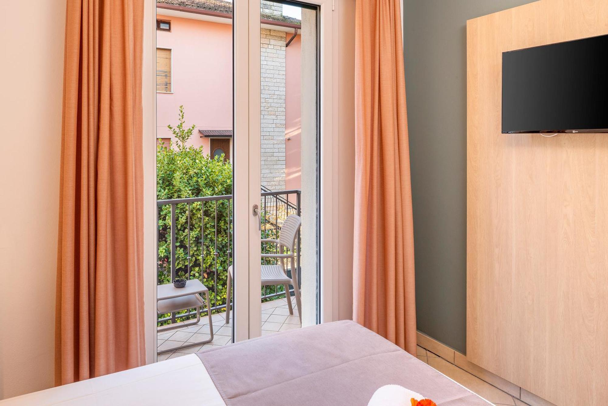 Hotel Taormina Бардоліно Екстер'єр фото